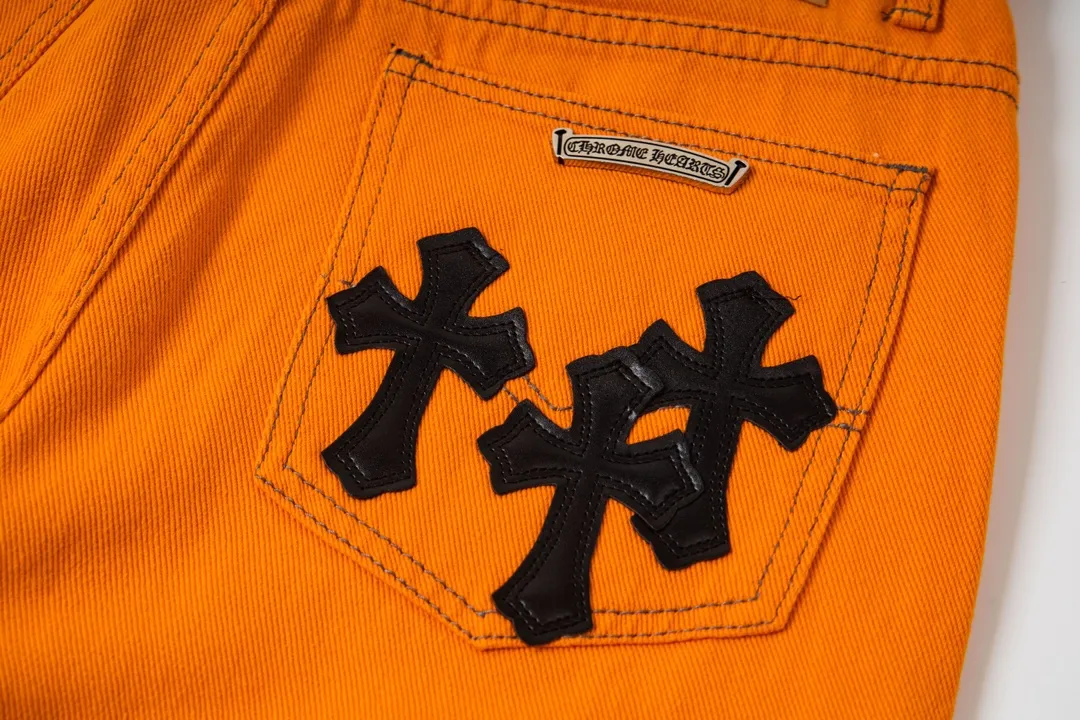 P250 model number Y843 ChromeHeart & ChromeHeart Yang and Su's same style. Extinct Virgil co-branded flare jeans. Original hardware accessories, washed and other elevators. The QR code analysis is all purchased from the original factory, with high degree of restoration. You are welcome to compare the products~ Three-dimensional version. Loose and comfortable, not picky about the body. Make you taller and slimmer. Factory Seiko. Original quality control. Same style for men and women. Can be matched with couples. Versatile recommendation. Must-have jeans for all seasons. Hipsters have been disappointed. From the quality selection of fabrics, the tailoring of details, and the matching of patterns, everything is impeccable! The upper body is so handsome when worn...it can be easily worn by men, women and children! The craftsmanship is made of heavy-duty washed pure cotton denim fabric. After washing, it is soft and thick, and looks very stylish when worn. Size: s～xl Color: Orange